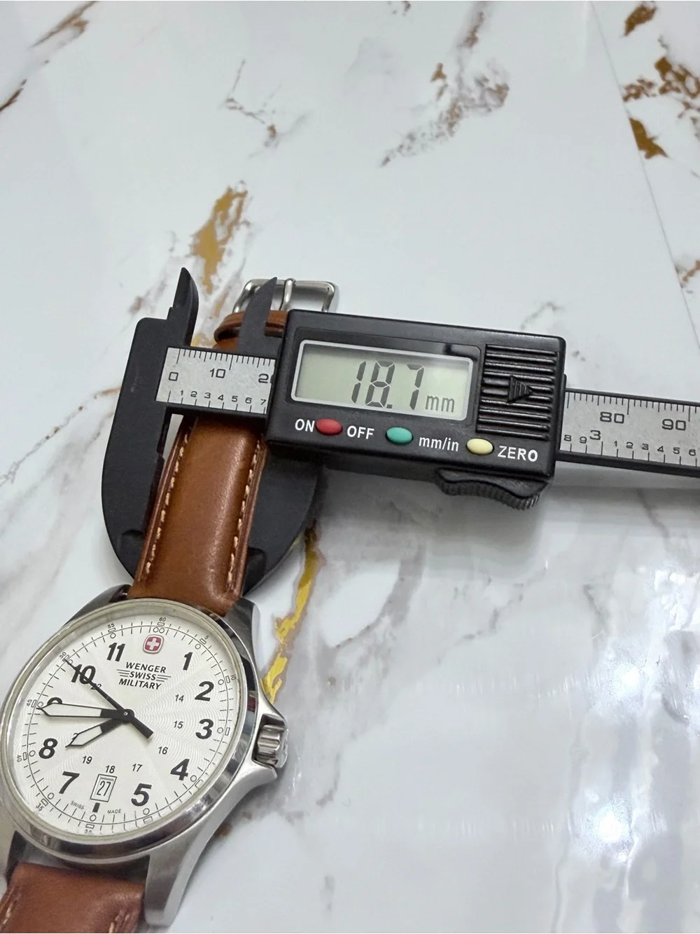 Vintage Wenger Swiss Military Mens Watch 44mm Stainless Steel Brwn Leather Band